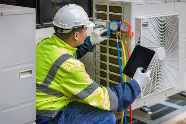 Professional Emergency Hvac Repair technician working in Clarksville, IN